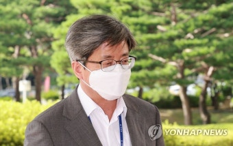 출근하는 김명수 대법원장