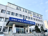 경찰서 담벼락에 낙서한 50대, 조사받은 후 건물로 차량 돌진