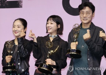 에미상 감독상 수상한 황동혁 감독