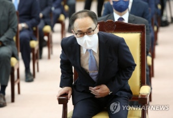 입장하는 이원석 신임 검찰총장