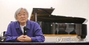 새 앨범 발표한 피아니스트 백건우