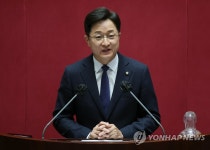 대정부 질문하는 강병원