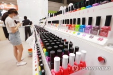 다양한 네일케어 제품들