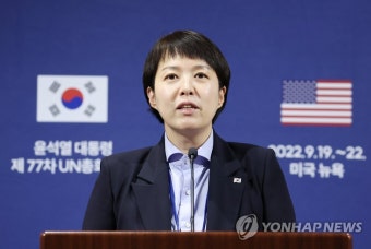 현안 브리핑 나선 김은혜 홍보수석