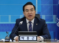 발언하는 박홍근