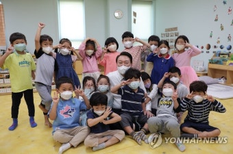 어린이집 아이들과 함께한 윤석열 대통령
