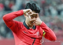 손흥민, 헤더 선제골