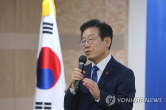 타운홀미팅 제주편에서 발언하는 이재명 대표