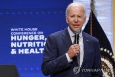 바이든, 숨진 의원 호명하며 어디 있소?…백악관 해명 진땀