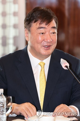 발언하는 싱하이밍 대사