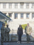 판문점 방문한 해리스 미국 부통령