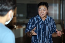 [충북 장인열전] 1천년 끄떡없는 종이 만든다…안치용 한지장