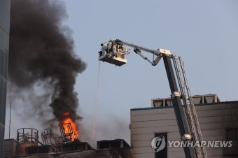 화성 상신리 화일약품 공장서 폭발화재…1명 사망(종합2보)
