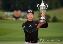 정상에 다시 오른 이형준