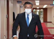 국무회의 참석하는 유병호 사무총장