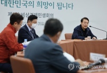 윤 대통령, 스마트팜혁신밸리에서 비상경제민생회의 주재