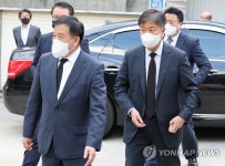 김동길 교수 빈소 조문 온 김대기 비서실장