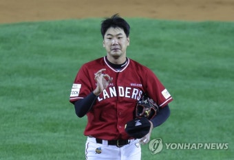 SSG 랜더스, 김광현의 투구와 정준재의 활약으로 두산 베어스에 5-2 승리를 거두며 개막 2연승 달성