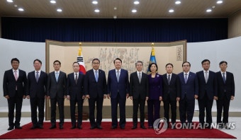 尹대통령, 김홍균 주독대사 등 공관장 6명에 신임장