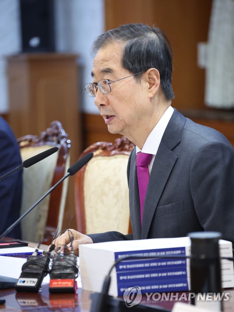 한덕수 국무총리의 비상계엄 사태 사과, 책임감과 다짐이 돋보이는 국회 장면