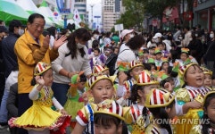 어린들과 함께하는 이병선 속초시장