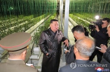 북한 김정은, 당 창건일 온실농장 준공식 참석…농촌발전 강력 추진