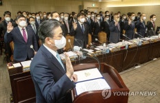 국정감사에서 선서하는 정승일 한전 사장