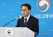 1기 신도시 정비 추진현황 설명하는 문성요 국토토지실장