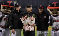 KBO 40주년 레전드 40인으로 선정된 김용수