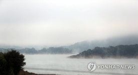 물안개 피어오르는 용담호