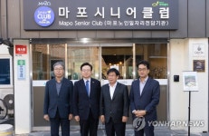 마포시니어클럽 방문한 조규홍 장관