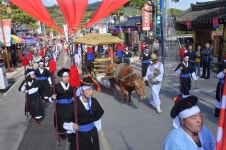 고추장 진상행렬·떡볶이파티 즐기세요…순창 장류축제 개막