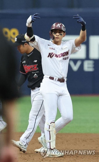 이정후 2루타