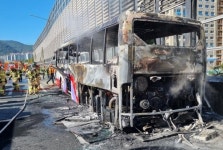 남해고속도로 제2지선 관광버스 화재…인명피해 없어