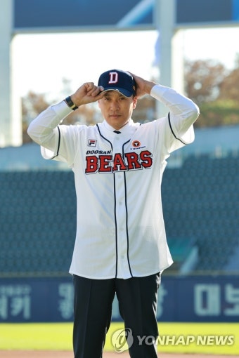 포즈 취하는 두산 이승엽 감독