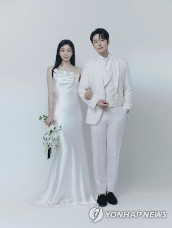 김연아-고우림 웨딩 화보 공개