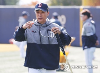 '첫 공개 훈련' 이승엽 두산 감독 