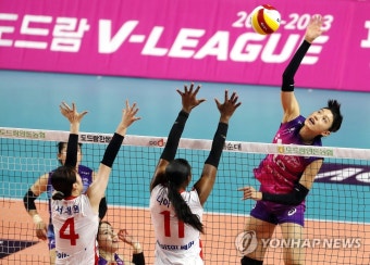 더 강해진 김연경…흥국생명, 페퍼저축은행에 셧아웃 승리