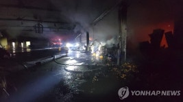 전주 농수산물시장 활어동에서 화재 발생…소방 대응 2단계 발령