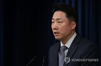 현안 브리핑하는 이재명 대통령실 부대변인