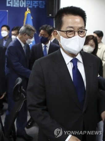 기자회견 마친 박지원