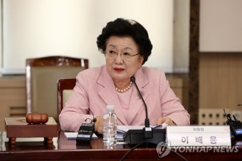 발언하는 이배용 국교위 위원장