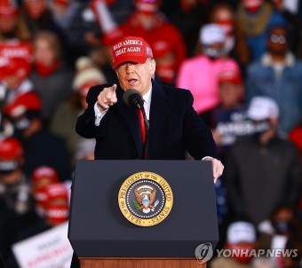 트럼프, 머스크의 트위터 인수 환영…