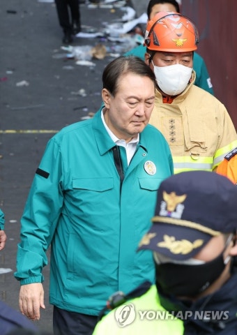 이태원 사고현장 방문한 윤 대통령
