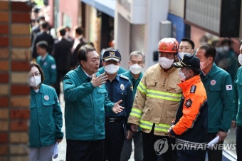 이태원 핼러윈 참사 현장 살펴보는 윤석열 대통령
