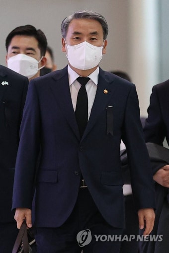출국하는 이종섭 국방부 장관