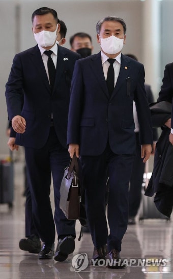 출국하는 이종섭 국방부 장관