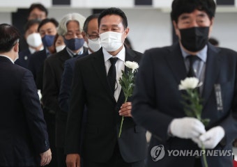 이태원 참사 희생자 애도하는 국민의힘 당직자
