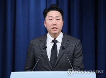 현안 브리핑하는 이재명 부대변인