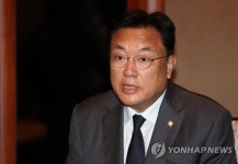 합동총회 앞두고 기자회견하는 정진석 한일의원연맹 회장